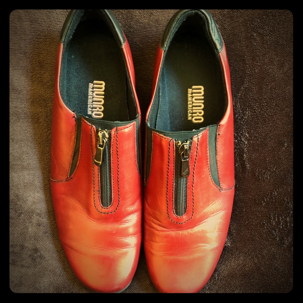 MUNRO AMERICAN SHOES RED BLACK GREAT CONDITION